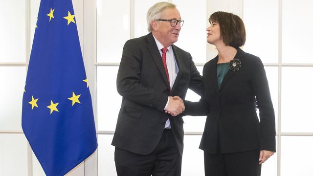 Jean-Claude Juncker et Doris Leuthard à Berne ce jeudi 23 novembre. [Keystone - Peter Klaunzer]