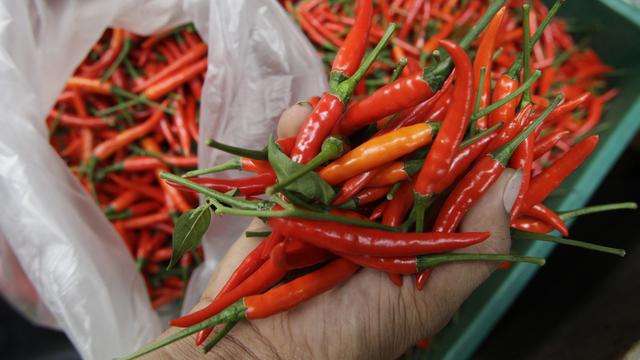 Des piments thaïs et vietnamiens n'étaient pas conformes. [Keystone/AP Photo - ©Sakchai Lalit]