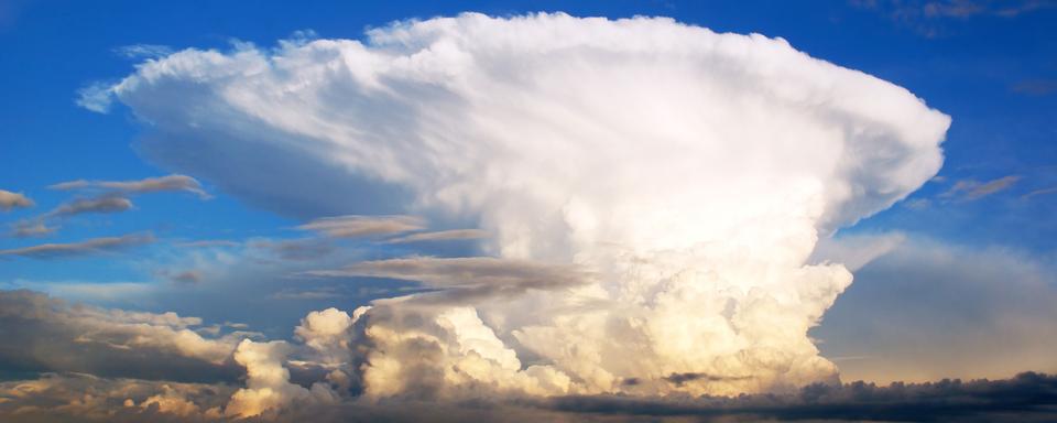 Un cumulonimbus, le nuage qui présente la plus grande extension verticale.
lamax
Fotolia [Fotolia - lamax]