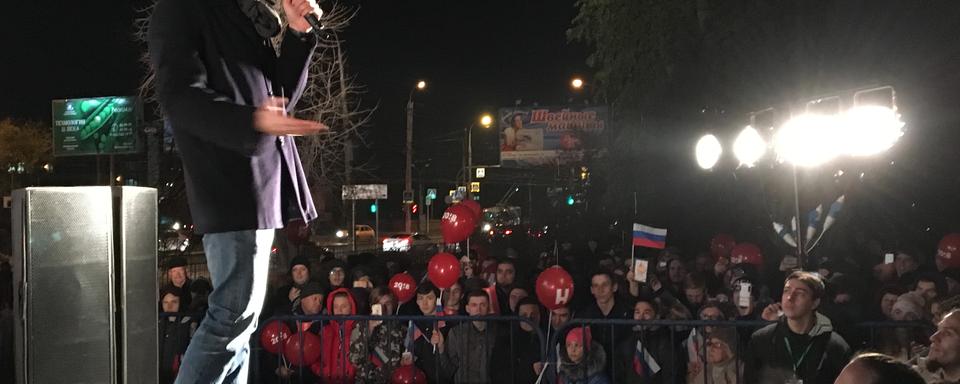 Alexeï Navalny en meeting à Volgograd. [RTS - Isabelle Cornaz]