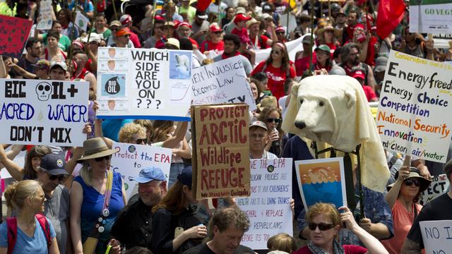 Ils étaient des dizaines de milliers à défiler samedi 29 avril à Washington lors de la "Marche pour le climat". [AFP - Jose Luis Magana]