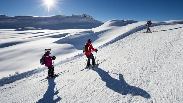 Les conditions s'annoncent idéales en montagne à Noël. [Keystone - Jean-Christophe Bott]