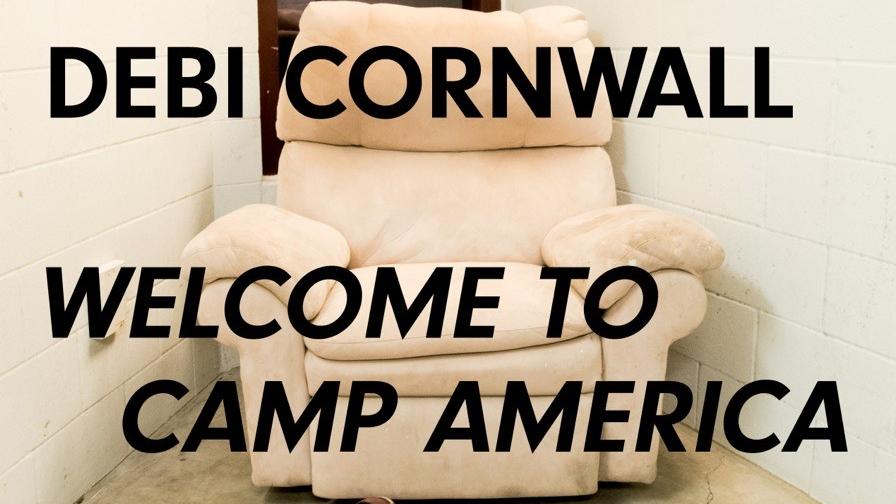 Affiche de l'exposition "Welcome to Camp America". [CPG - Debi Cornwall]