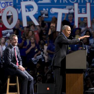 Barack Obama a galvanisé la foule pour soutenir Ralph Northam. [Keystone - AP Photo/Steve Helber]