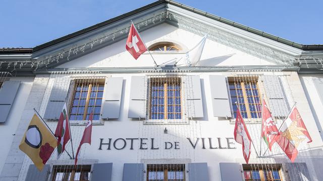 L'hôtel de ville de Moutier. Les habitants voteront le 18 juin prochain. [KEYSTONE - Anthony Anex]