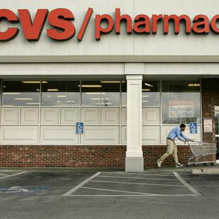 La chaîne américaine de pharmacies CVS a racheté l'assureur médical Aetna. [Keystone - AP Photo/Steven Senne]