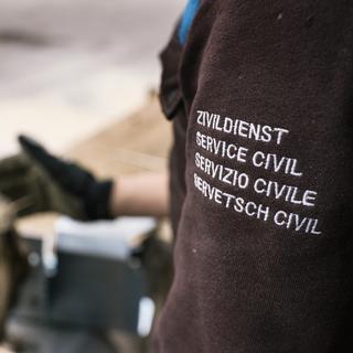 Le service civil est choisi par un nombre grandissant de jeunes Suisses. [KEYSTONE - Christian Beutler]