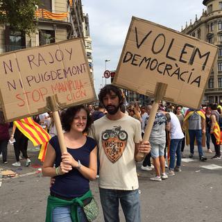 La Catalogne est en grève générale mardi pour défendre ses droits et dénoncer les violences qui ont émaillé le vote de dimanche. [RTS - Cédric Guigon]