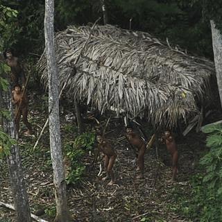 Une tribu d'Indiens isolés en Amazonie. [Reuters - Lunae Parracho]