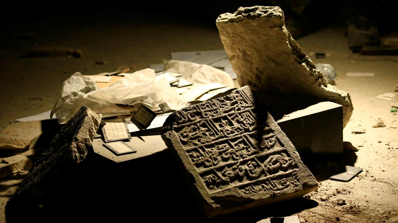 Une pièce de musée détruite lors de la bataille de Mossoul en Irak en 2015. [Reuters - Thaier Al-Sudani]