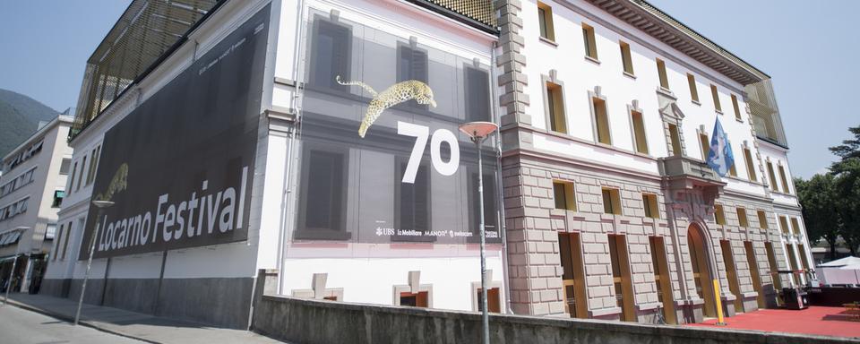 Pour son 70e anniversaire, le festival du Film de Locarno inaugure le PalaCinema. [Keystone - Urs Flueeler]