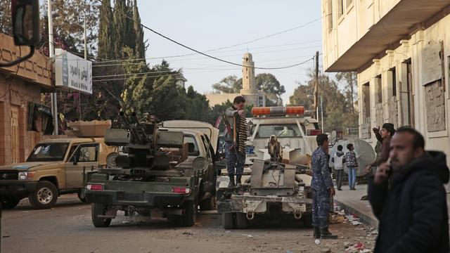 A Sanaa, capitale du Yémen, des rebelles houthistes assiègent la résidence de l'ex-président assassiné Ali Abdullah Saleh. [Keystone - Hani Mohammed]