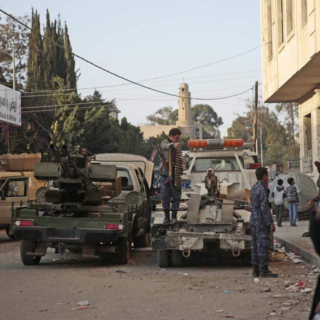 A Sanaa, capitale du Yémen, des rebelles houthistes assiègent la résidence de l'ex-président assassiné Ali Abdullah Saleh. [Keystone - Hani Mohammed]