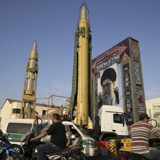 Des missiles ont été exhibés pour le 37ème anniversaire de la guerre contre l'Irak, à Téhéran. [Keystone - Vahid Salemi]