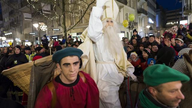 Les drones seront interdits dans tout le périmètre du cortège de la Saint-Nicolas (ici en 2016). [EPA/Keystone - Cyril Zingaro]