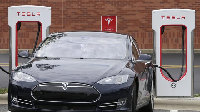 Le chiffre d'affaires de Tesla est meilleur que prévu au deuxième semestre 2017. [AP/Keystone - Chuck Burton]