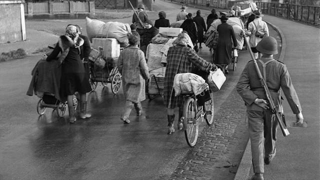 Le nombre de juifs refoulés par la Suisse -comme ici à Bâle en 1944- est au coeur du doctorat de l'historienne Ruth Fivaz-Silbermann.