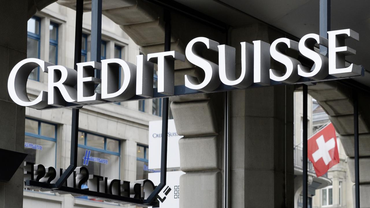 Le numéro 2 bancaire suisse Credit Suisse connaît son troisième trimestre rentable d'affilée en 2017. [Keystone - Steffen Schmidt]