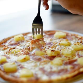La pizza Hawaii vient en 3e position des plus demandées. [DPA/Keystone - Angelika Warmuth]