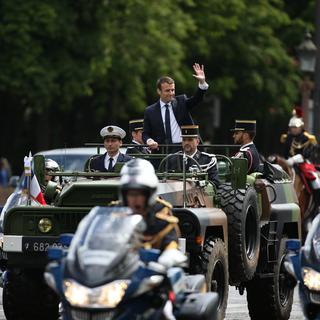 Emmanuel Macron sur les Champs-Elysées. [afp - Charly Triballeau]