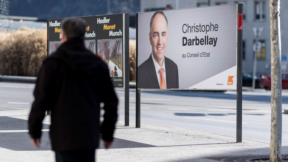 Affiche de campagne de Christophe Darbellay à Sion. [Keystone - Alessandro della Valle]