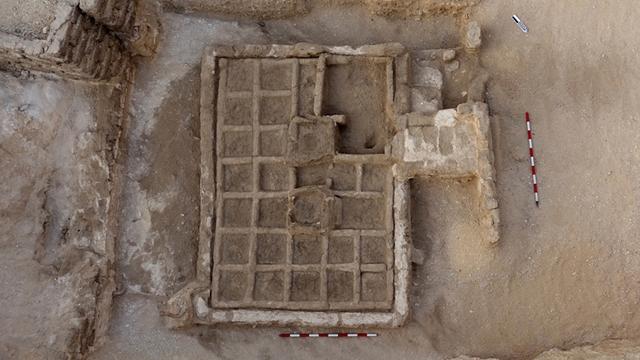 Les restes d'un "jardin funéraire" vieux de 4000 ans retrouvés dans le secteur de Draa Abul Naga, près de Louxor, en Egypte. [HO / EGYPTIAN ANTIQUITIES MINISTRY / AFP]