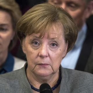 Angela Merkel, visiblement fatiguée, après son échec à former un nouveau gouvernement. [Keystone - Bernd von Jutrczenka/dpa via AP]