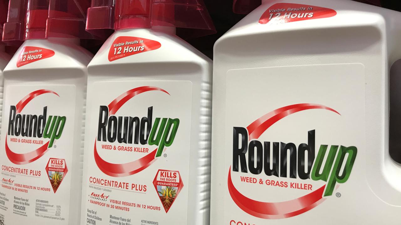 Des bidons de Roundup, le fameux désherbant la firme Monsanto à base de glyphosates, sous le feu des critiques pour son supposé caractère cancérigène. [Reuters - Mike Blake]