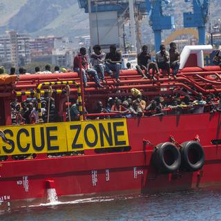 Un bateau de sauvetage arrive dans le port sicilien de Palerme, le 28 mai dernier, avec 1000 personnes à bord et le cadavre de 7 migrants. [Antonio Melita]
