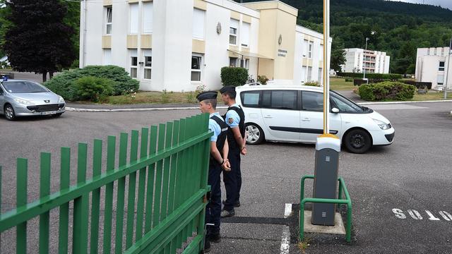 La témoin-clé a quitté la gendarmerie de Saint-Etienne-Les-Remiremont, où elle était interrogée, afin d'être placée en détention. [Patrick Herzog]