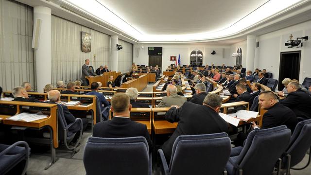 Le sénat polonais a donné à son tour son feu vert à la réforme de la Cour suprême. [EPA/Keystone - Marcin Obara]