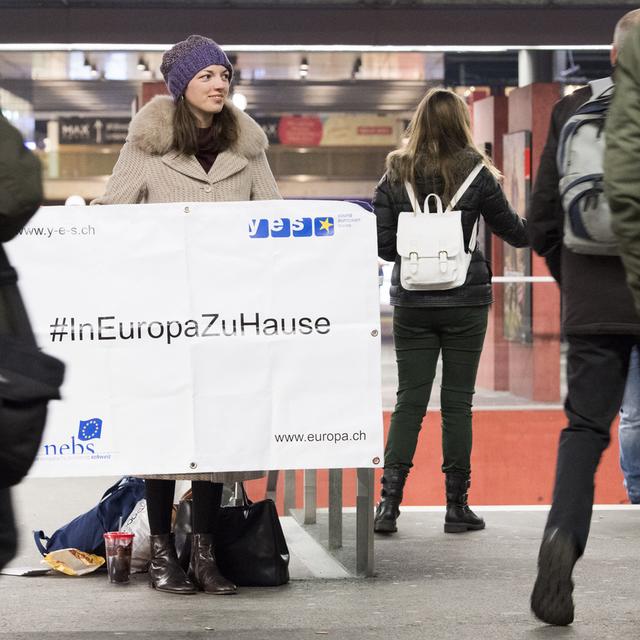 Manifestation pro-européenne en février à Berne à l'occasion des 30 ans du programme d'échanges pour étudiants Erasmus. [Keystone - Anthony Anex]