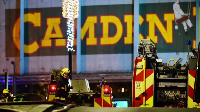 La brigade des sapeurs-pompiers londoniens n'a pas indiqué, pour l'heure, si le feu qui s'est déclaré vers une heure du matin en Suisse avait fait d'éventuelles victimes. [REUTERS - Hannah McKay]