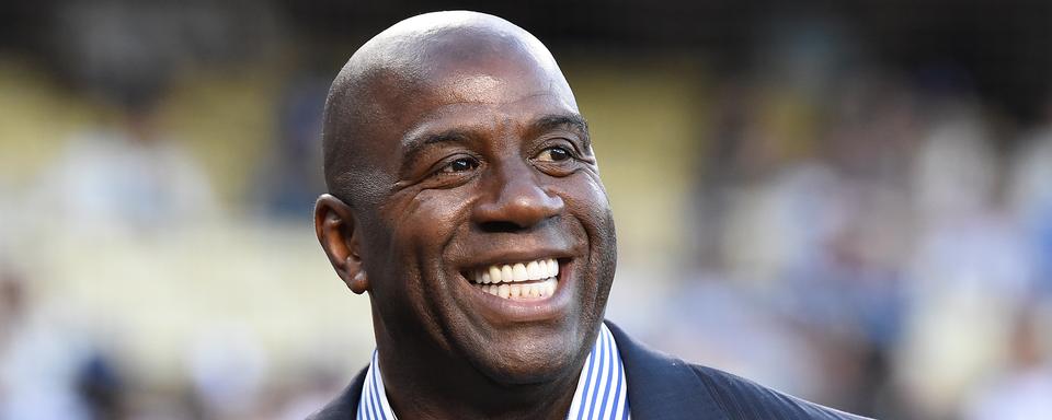 Magic Johnson a joué sous le mailot des Lakers de 1979 à 1991, puis brièvement en 1996. [AFP - Lisa Blumenfeld]