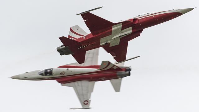 Deux Tiger de la Patrouille Suisse lors du meeting ARI14 à Payerne. [Keystone - Alessandro della Valle]