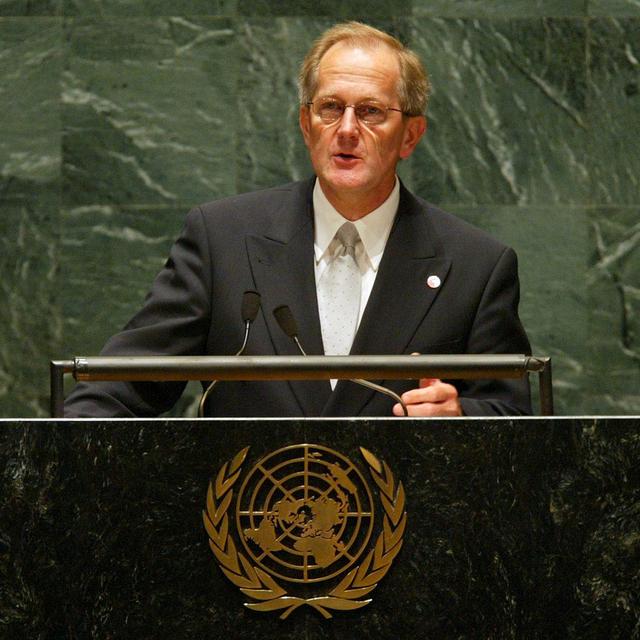 Le conseiller fédéral Joseph Deiss devant l'assemblée générale de l'ONU à New York, 13.09.2002. [Keystone - Alessandro della Valle]