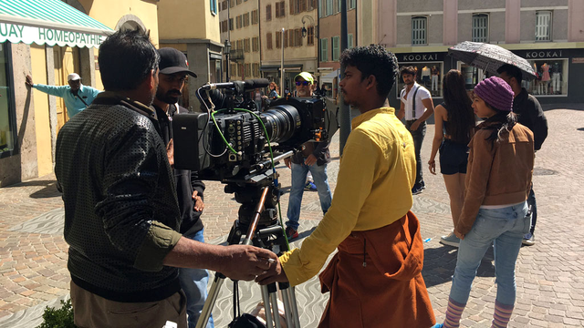 Tournage d'un film bollywoodien à Sion au rpintemps 2017. [RTS - Marie Giovanola]