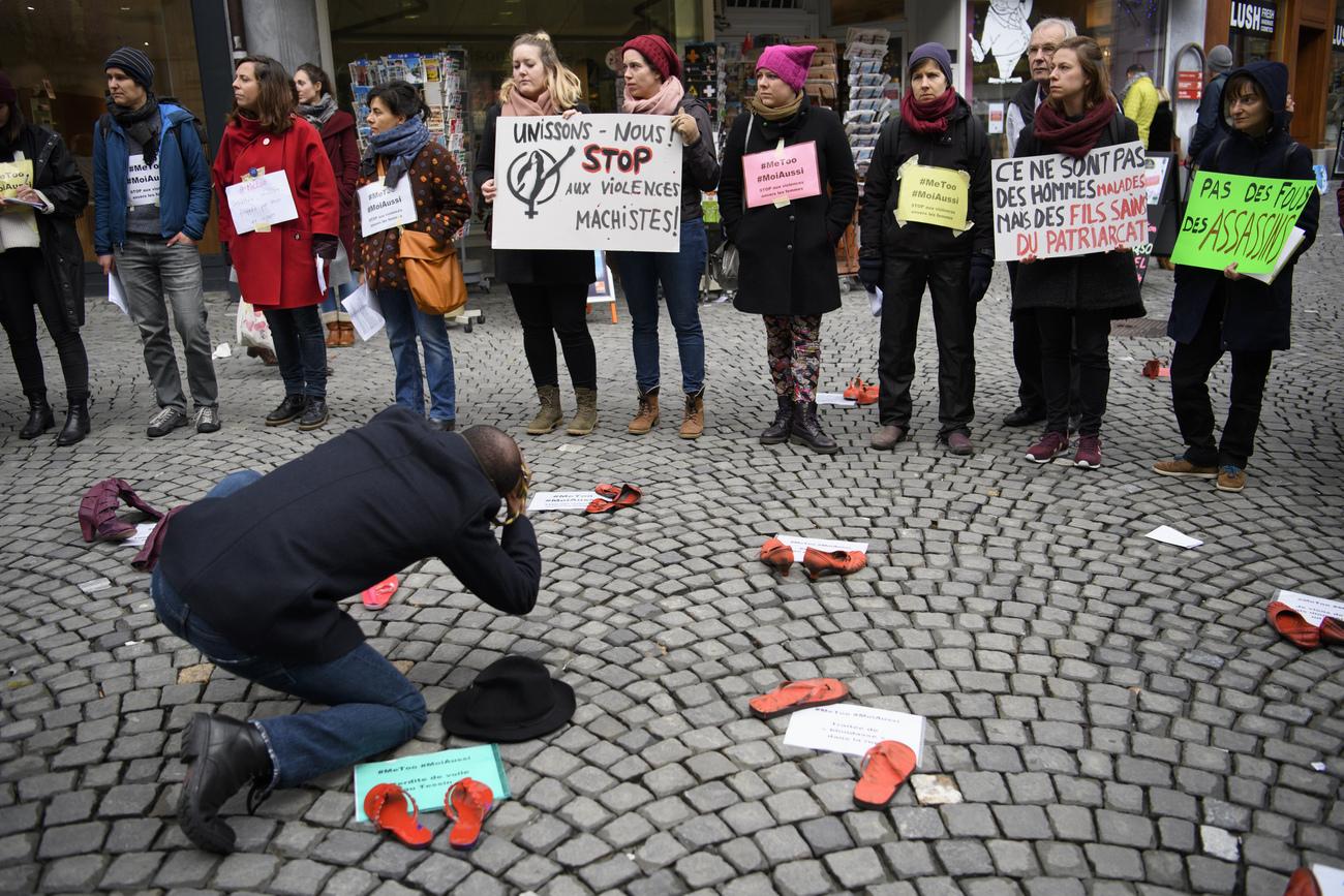 Manifestation à Lausanne samedi contre la violence faite aux femmes. [Keystone - Laurent Gillieron]