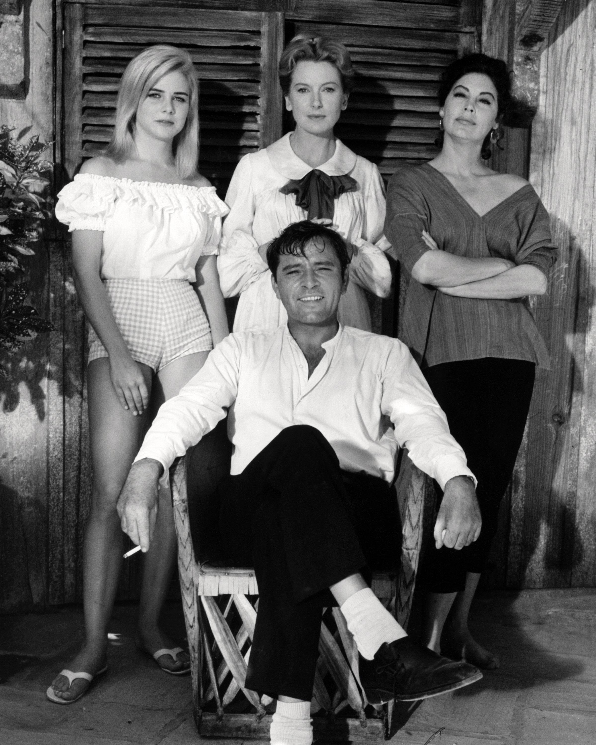 Richard Burton avec les actrices (de gauche à droite) Sue Lyon, Deborah Kerr et Ava Gardner. [Getty Images - Silver Screen Collection]