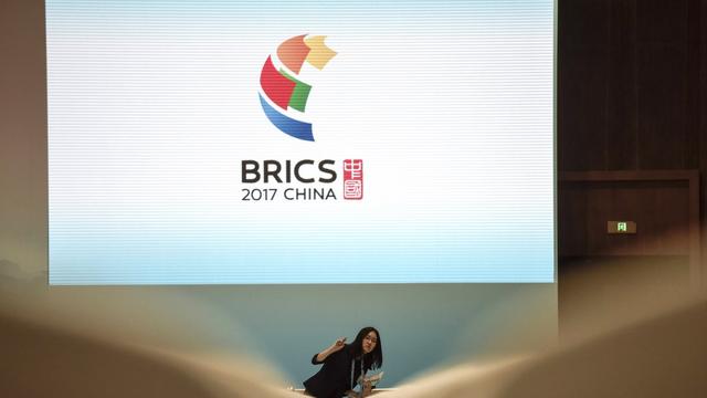 Le Brésil, la Russie, l'Inde, la Chine et l'Afrique du Sud se sont réunis en Chine ce week-end pour le sommet 2017 des BRICS. [Keystone - Fred Dufour - EPA]