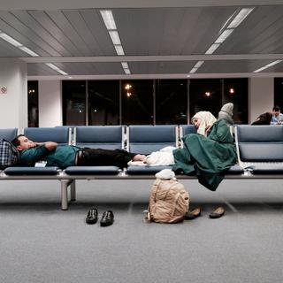 A l'aéroport de Beyrouth, des réfugiés syriens attendent un vol pour Rome. [RTS - Tristan Miquel]