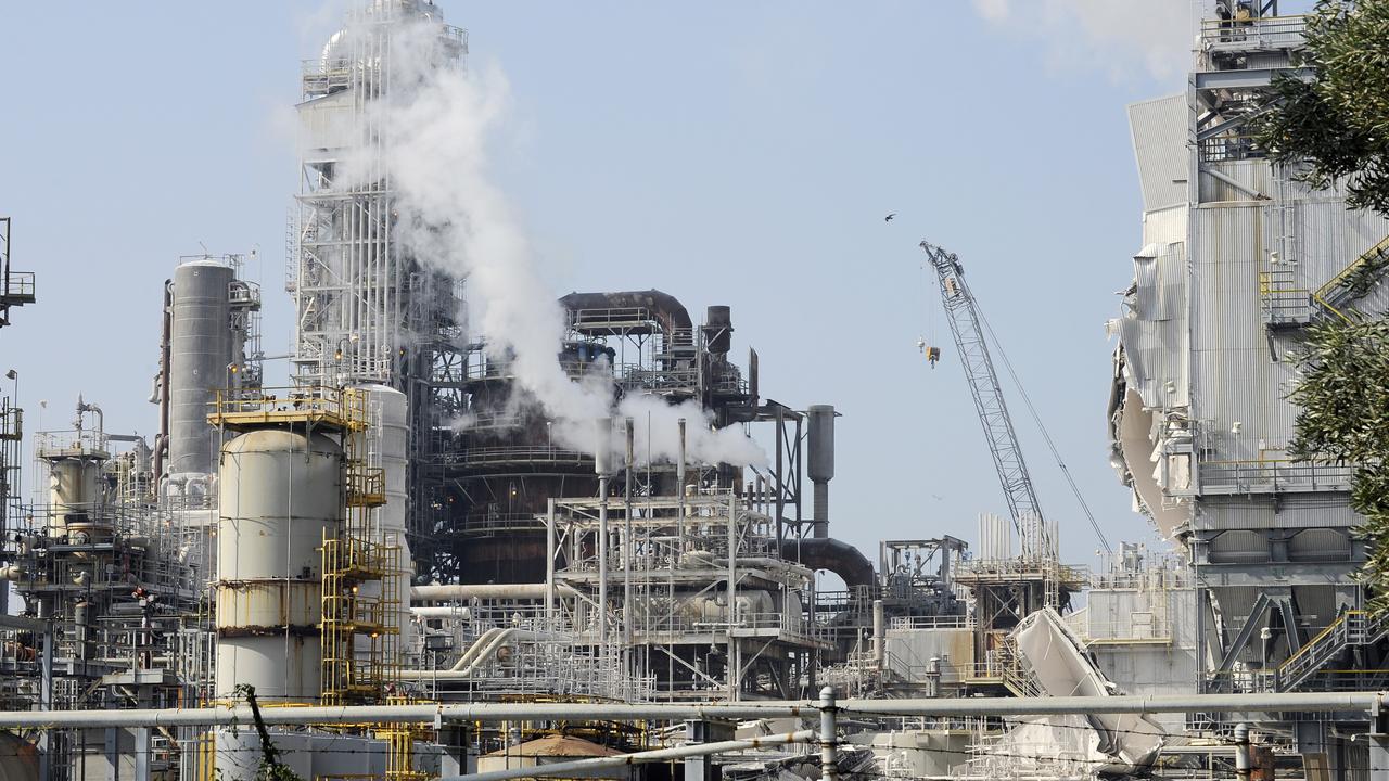 Une raffinerie appartenant à Exxon-Mobil, pour lequel la BNS a investi près de 653 millions de dollars en 2016. [reuters - Bob Riha Jr.]
