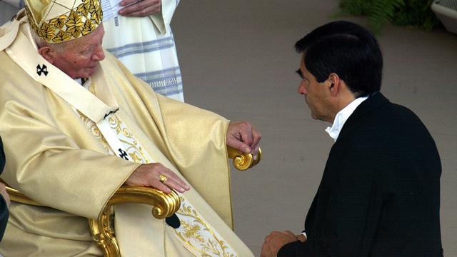 François Fillon avait rencontré le pape Jean-Paul II en 2002. [afp - Gabriel Bouys]