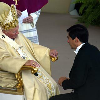 François Fillon avait rencontré le pape Jean-Paul II en 2002. [afp - Gabriel Bouys]