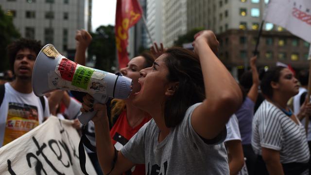 Des Brésiliens participant à une manifestation contre le gouvernement Temer, le 31 mars 2017 à Rio. [Anadolu Agency - AFP - Fabio Teixeira]