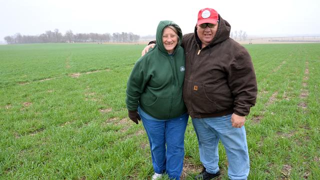 Helen et Art Tanderup, fermiers à Neleigh, Nebraska. Le projet d'oléoduc Keystone XL de Transcanada passe à cet endroit dans leur ferme. [RTS - Cerise Maréchaud]