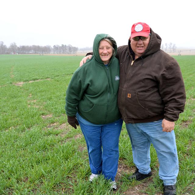 Helen et Art Tanderup, fermiers à Neleigh, Nebraska. Le projet d'oléoduc Keystone XL de Transcanada passe à cet endroit dans leur ferme. [RTS - Cerise Maréchaud]
