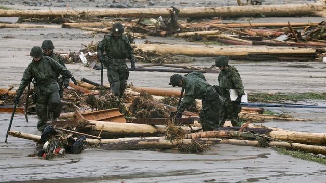 Plusieurs milliers de soldats et secouristes ont été dépêchés sur place. [EPA/KIMIMASA MAYAMA]