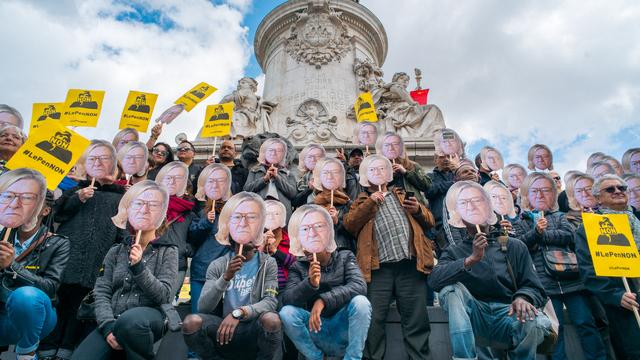 Un rassemblement organisé par l'ONG Avaaz Place de la République à Paris. [AFP - Simon Guillemin]