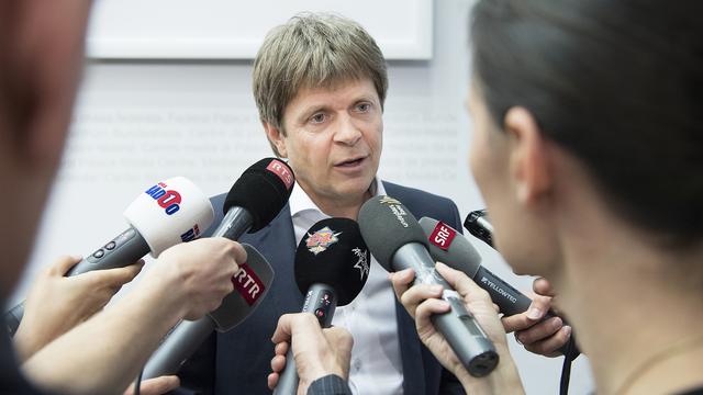 Le conseiller national bernois Jürg Grossen lors d'une conférence de presse à Berne. [KEYSTONE - Anthony Anex]